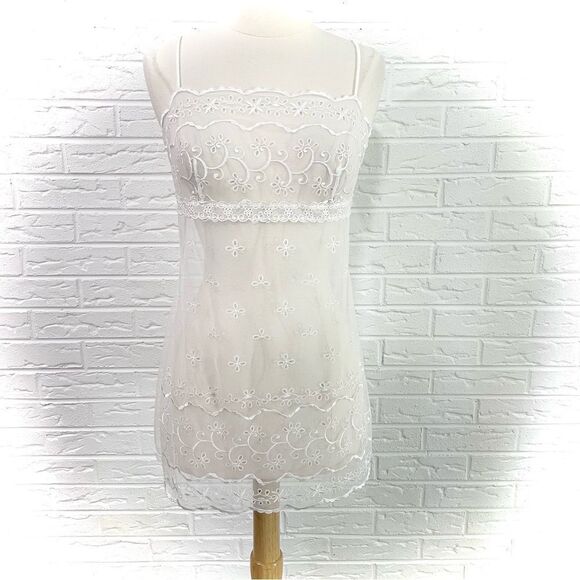 VINTAGE Victoria’s Secret Bridal Eyelet Lace Lingerie Slip Gown Chemise Size Med - Picture 1 of 7